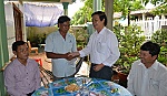 Bí thư Tỉnh ủy thăm, tặng quà các gia đình chính sách