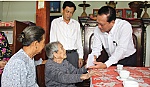 Lãnh đạo UBND tỉnh thăm các gia đình chính sách
