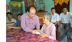 Trưởng Ban Tuyên giáo Tỉnh ủy thăm các gia đình chính sách