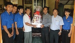 Báo Ấp Bắc thăm gia đình Bà mẹ Việt Nam Anh hùng và Liệt sĩ