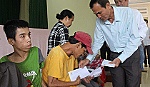 Thăm, tặng quà nạn nhân chất độc da cam/dioxin