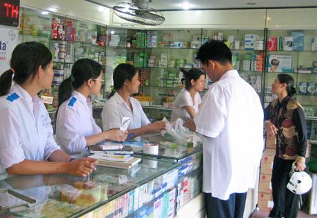 Hàng chục nghìn nhà thuốc hiện không hề bán thuốc theo đơn. Ảnh minh hoạ