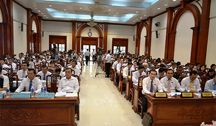 Các đại biểu tham gia kỳ họp.