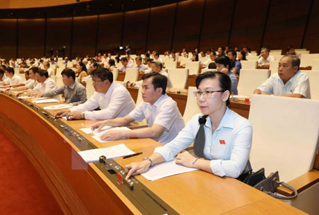 Quốc hội biểu quyết thông qua toàn văn Luật Đường sắt (sửa đổi). Ảnh: Phương Hoa/TTXVN