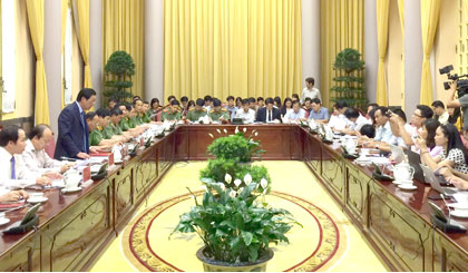 Toàn cảnh họp báo chiều 12-7. Ảnh: VGP/Nguyễn Hoàng
