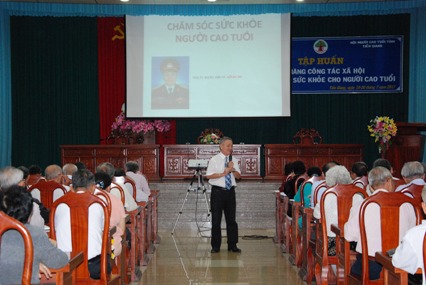  PGS TS Hồ Bá Do, Viện trưởng Viện khoa học điều dưỡng và phục hồi chức năng chia sẻ kiến thức CSSK