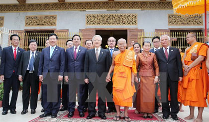 Tổng Bí thư Nguyễn Phú Trọng thăm Đại Tăng thống Tep Vong. Ảnh: Trí Dũng/TTXVN