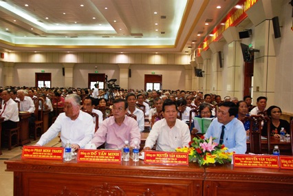 Các đồng chí nguyên là lãnh đạo tỉnh và các đồng chí lão thành cách mạng về dự lễ