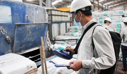 Amiăng trắng vẫn đang được sản xuất và sử dụng khá phổ biến tại nước ta.