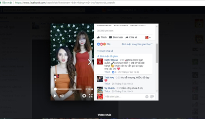 Một người bán hàng trên mạng đang livestream để bán hàng.