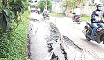 Đường Lê Việt Thắng TP. Mỹ Tho sạt lở, lún sâu