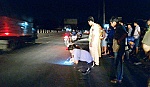 Va chạm xe mô tô, xe ô tô tải bỏ chạy khỏi hiện trường