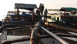 Phát hiện 3 phương tiện khai thác cát trái phép trên sông Cửa Đại
