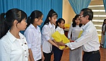 Trao 150 suất học bổng cho học sinh nghèo hiếu học