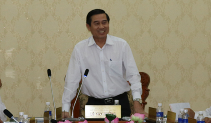 Ông Lê Văn Hưởng, Chủ tịch UBND tỉnh phát biểu tại phiên họp thường kỳ UBND tỉnh vào chiều ngày 31-7