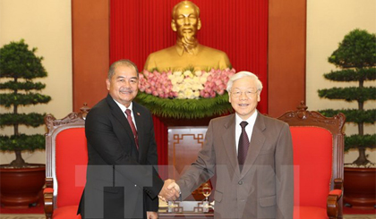 Tổng Bí thư Nguyễn Phú Trọng tiếp ông Kikeo Khaykham Phithoun, Bí thư Trung ương Đảng, Trưởng Ban Tuyên huấn Trung ương, Chủ tịch Hội đồng Khoa học Xã hội Lào. Ảnh: Trí Dũng/TTXVN