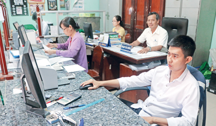 Quỹ TDND Tân Hội Đông luôn quan tâm cải cách thủ tục hành chính trong cho vay, rút ngắn thời gian cho vay  khi giao dịch với khách hàng.