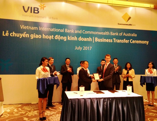 Hình ảnh lễ chuyển giao hoạt động của CBA sang VIB hồi đầu tháng 7-2017. Ảnh: P.V