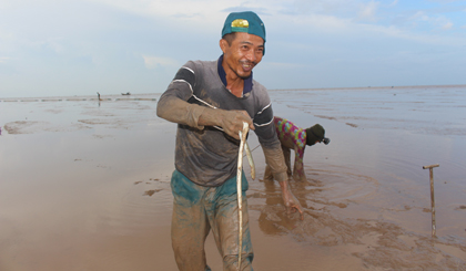 Anh Thái được mệnh danh là “cao thủ” săn cá chình mỡ.