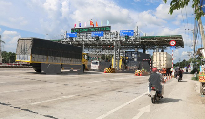 Giao thông thông thoáng sau khi Trạm thu phí tuyến tránh TX. Cai Lậy xả trạm, không thu phí vào chiều 15-8