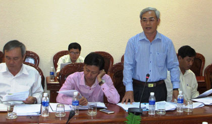 Ông Hà Thanh Hữu, Chủ tịch UBND TX. Cai Lậy báo cáo lại quá trình giải quyết khiếu nại của bà Dẫn.
