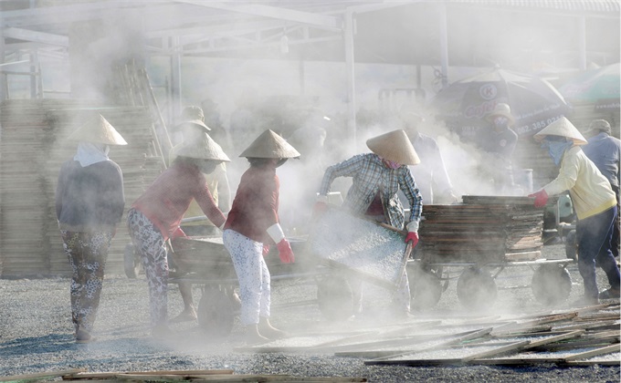  Giải Khuyến khích: Tác phẩm: Buổi sáng ở lò cá - Tác giả: Huỳnh Trọng Lan