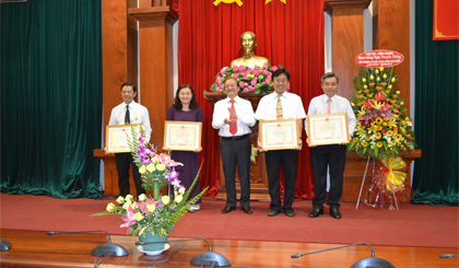 Ông Trần Thanh Đức Phó Chủ tịch UBND tỉnh phát biểu tại cuộc họp
