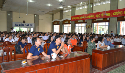 Quang cảnh buổi lễ trao học bổng