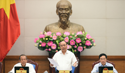 Thủ tướng Nguyễn Xuân Phúc chủ trì phiên họp Chính phủ thường kỳ tháng 8/2017. Ảnh: VGP/Quang Hiếu
