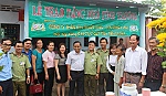 Chi cục Quản lý thị trường Tiền Giang trao 2 nhà nhân ái