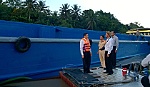 Chủ tịch UBND tỉnh đến hiện trường vụ tai nạn sà lan chở đá clinker