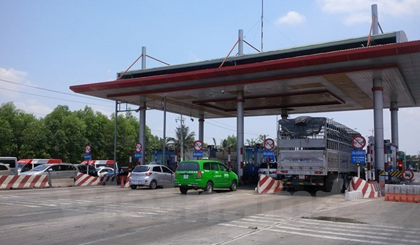 Xe container nếu đi từ Bắc-Nam sẽ có tổng mức phí bỏ ra toàn tuyến cao nhất là 4.540.000 đồng. (Ảnh: Doãn Đức/Vietnam+)