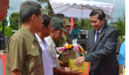 ông Lê Văn Hưởng, Phó Bí thư Tỉnh ủy, Chủ tịch UBND tỉnh phát biểu tại buổi làm việc