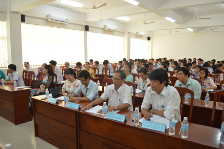 Các đại biểu về tham dự hội nghị.