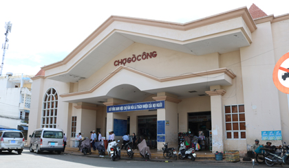 Chợ Gò Công được xây dựng từ năm 2004 và hiện đang hoạt động khá hiệu quả, phục vụ 
