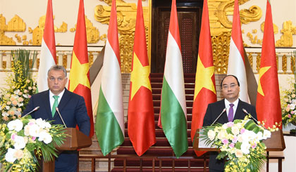 Thủ tướng Nguyễn Xuân Phúc và Thủ tướng Hungary Orbán Viktor gặp gỡ báo chí - Ảnh: VGP/Quang Hiếu