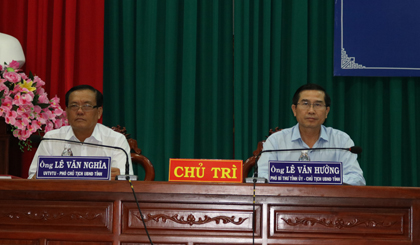 Chủ tịch UBND tỉnh Lê Văn Hưởng và Phó Chủ tịch UBND tỉnh Lê Văn Nghĩa đồng chủ trì buổi đối thoại doanh nghiệp lần 3 năm 2017 diễn ra vào chiều ngày 28-9