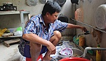 Cuộc sống xáo trộn do thiếu nước sinh hoạt