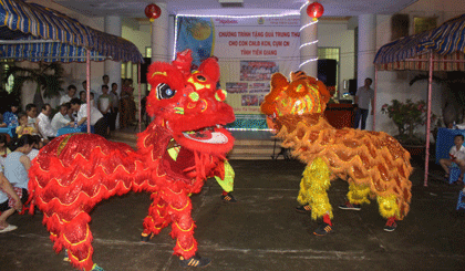 Các tiết mục văn nghệ tại đêm hội.