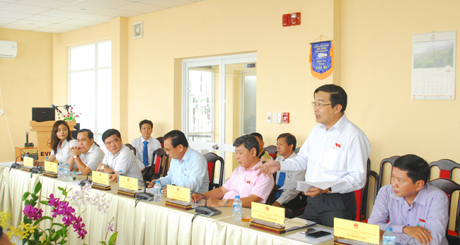 Đồng chí Nguyễn Minh Sơn, Đại biểu Quốc hội khóa XIV tỉnh Tiền Giang, Phó Chủ nhiệm Ủy Ban kinh tế phát biểu tại buổi làm việc.