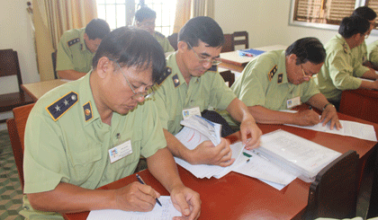 Các đội tham dự phần thi xử lý tình huống.
