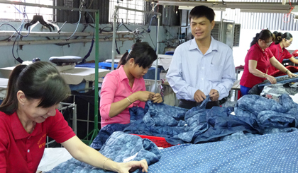 Việc thường xuyên gặp gỡ, thăm hỏi công nhân của LĐLĐ huyện Cai Lậy đã tạo niềm tin và sự gắn bó hơn giữa CNVCLĐ với tổ chức Công đoàn. 