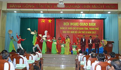 Văn nghệ chào mừng