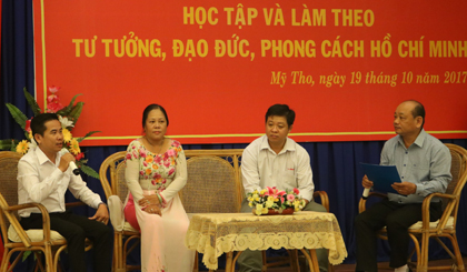 Các đại biểu chia sẻ kinh nghiệm tại buổi tọa đàm.