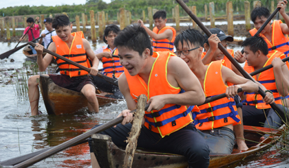 Khai thác du lịch sinh thái ở huyện Tân Phước. 	Ảnh: TUẤN LÂM