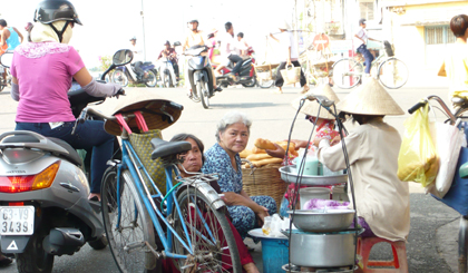 Kinh doanh thức ăn đường phố trên địa bàn TP. Mỹ Tho sẽ được siết chặt quản lý. 
