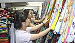 Khởi động thị trường quà tặng 20-11