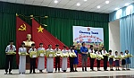 Trao học bổng cho học sinh nghèo vượt khó, học tốt