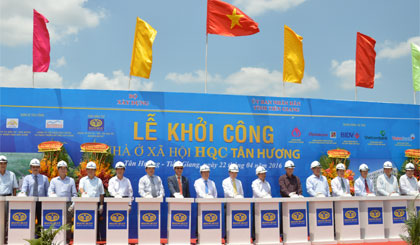 Lễ khởi công Dự án Nhà ở xã hội Tân Hương. Ảnh: Khắc Thuyên
