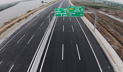 Hành lang vận tải Bắc-Nam dự kiến sẽ chạm mốc quá tải vào năm 2020 và giải pháp đã được đưa ra là làm cao tốc Bắc-Nam. 